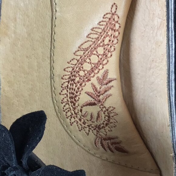 SOFFT Rockabilly BLACK SUEDE MARY JANES 8M PUMPS PLATFORM FLOWER STRAP - Picture 8 of 10